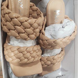 NWT Mixx Shuz Nude Heeled Sandals